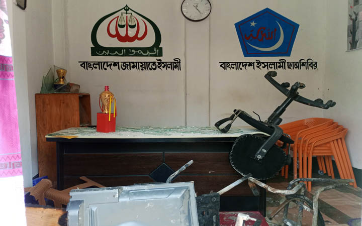 পাবনায় জামায়াতের অফিসে বিএনপি নেতাদের হামলা-গুলি ও অগ্নিসংযোগ